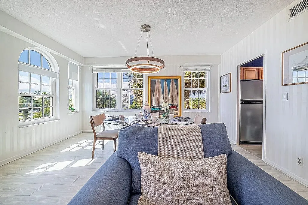 2 bed, 1395 sqft, $5,000 — Photo 4