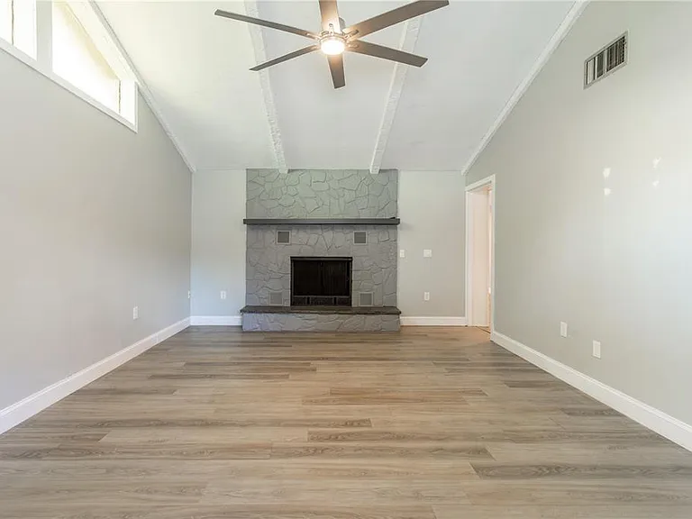 2021 Valley Dr — Photo 19