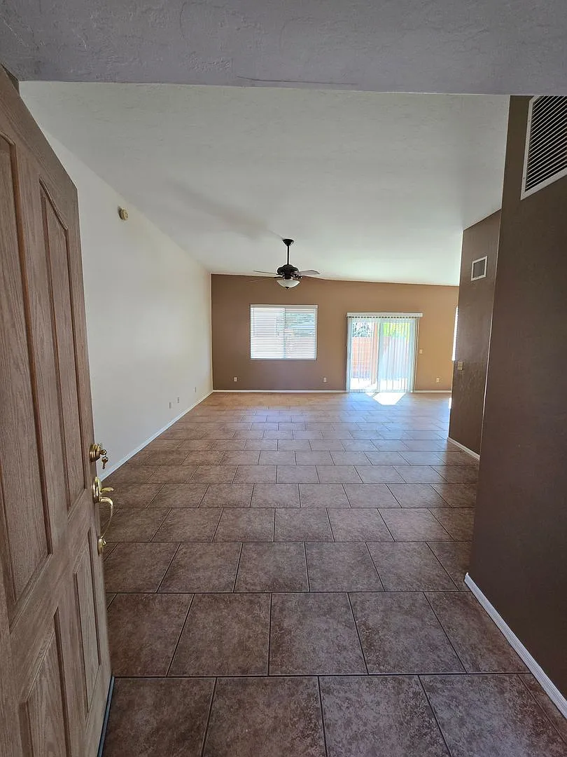3 bed, 2.0 bath, 1485 sqft, $2,299 — Photo 3