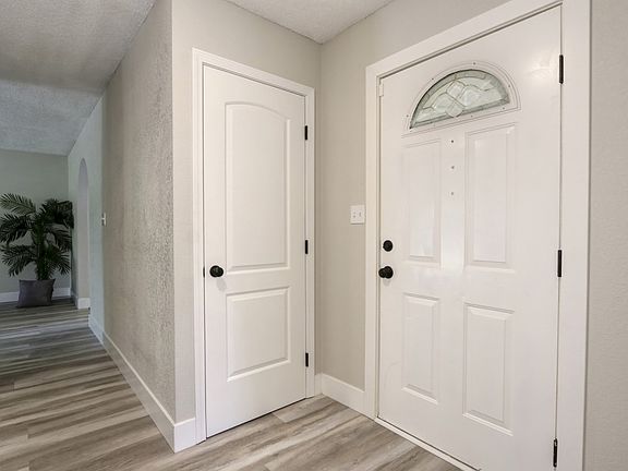 3rd image of 6118 Willowmont Cir