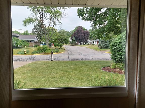 3rd image of 2209 Delaware Dr