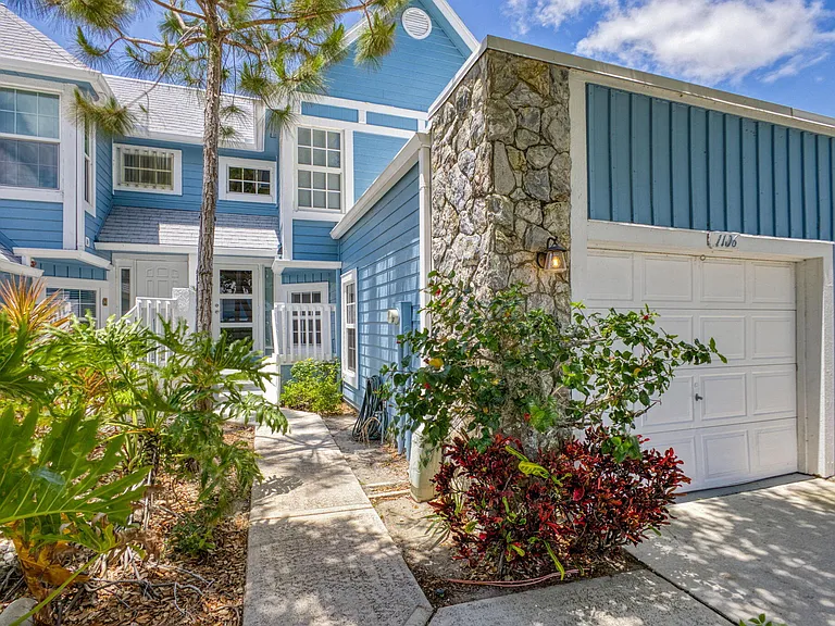 1106 Ocean Dunes Cir — Photo 2
