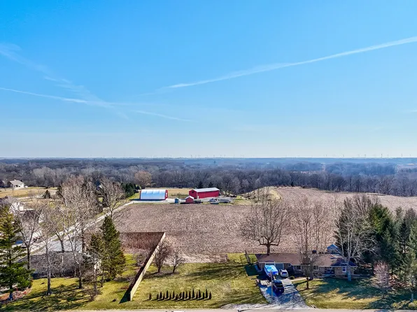 1566 1/2 E 16th Rd, Streator, IL 61364