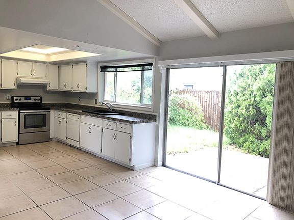5th image of 2378 Covington Dr