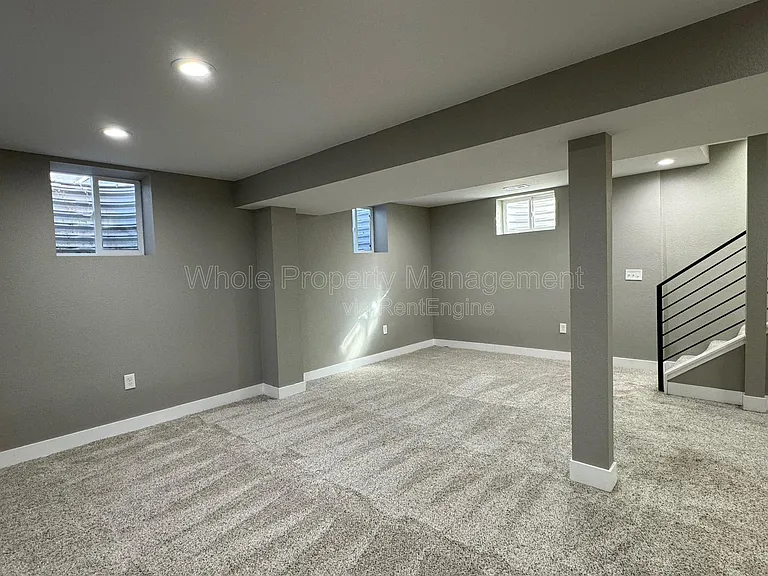 102 S Newton St — Photo 26