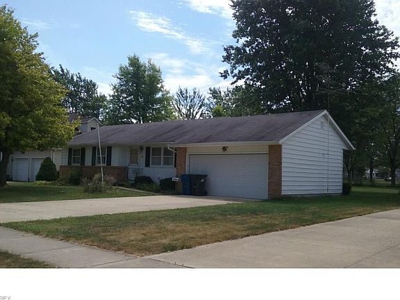 3rd image of 227 Jones St