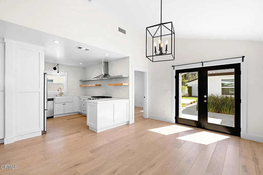 2 bed, 2.0 bath, 700 sqft, $3,800 — Photo 3