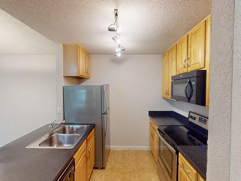Altamira Place Apartment Homes — Photo 108