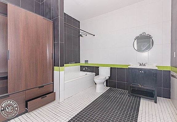4th image of 943 Willoughby Ave #103