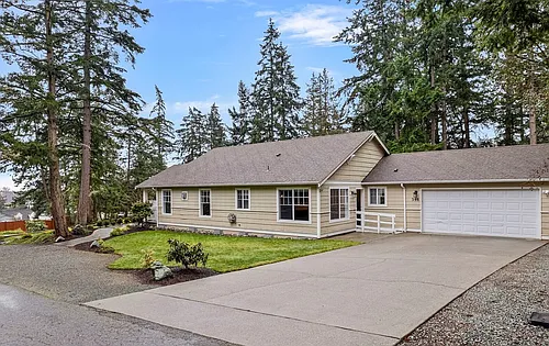 398 Nooksack Pl Photo 1