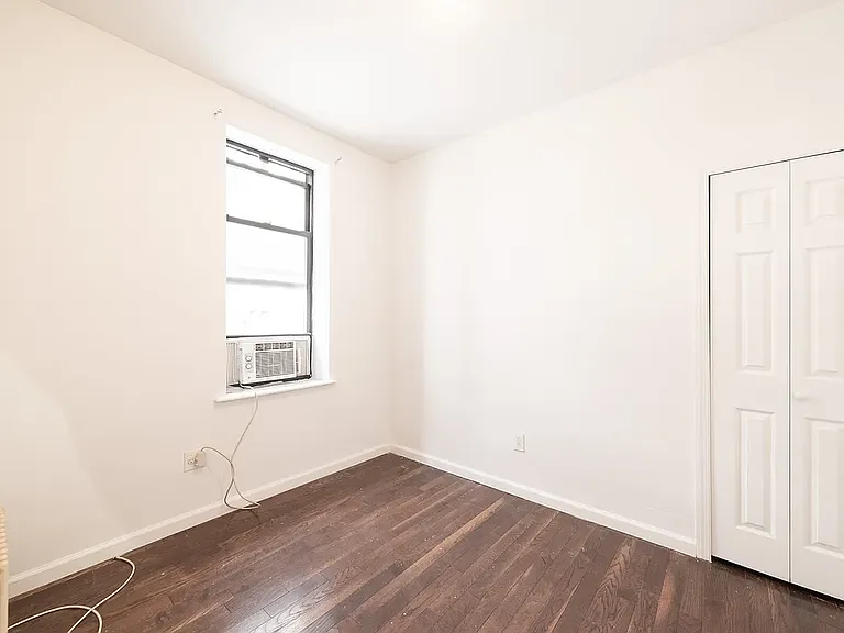 182 E 19th St #3D — Photo 5