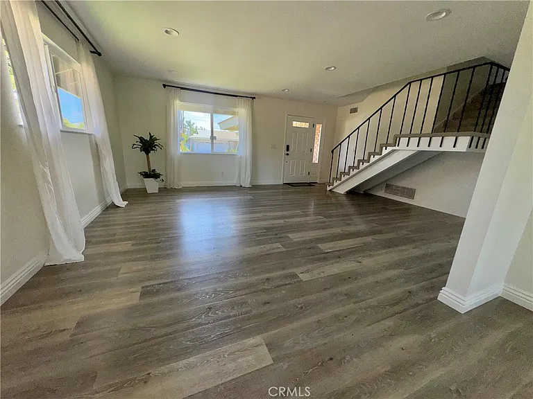 6911 Laurelhurst Dr — Photo 4