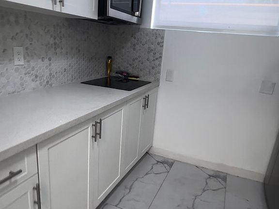4th image of 1010 W 1st Ave #A