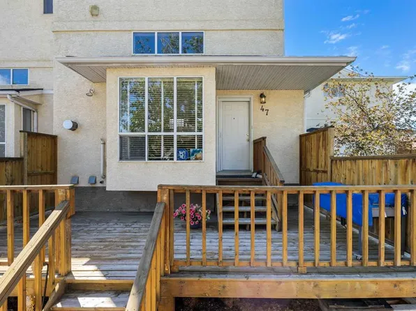 47 W Millrose Pl SW, Calgary, AB T2Y 3J6