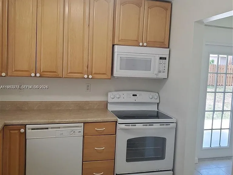 831 SW 14th Ct — Photo 1