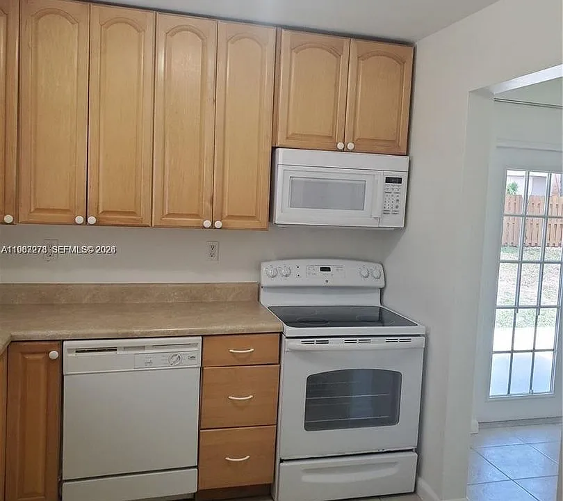 831 SW 14th Ct
