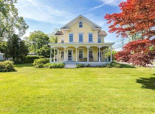 376 Middle Rd, Bayport, NY 11705