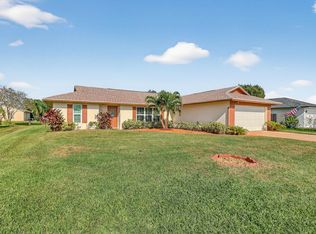 943 SE Brookedge Avenue E, Port Saint Lucie, FL 34983