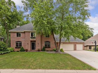 2262 Whispering Trl, Eagan, MN 55122