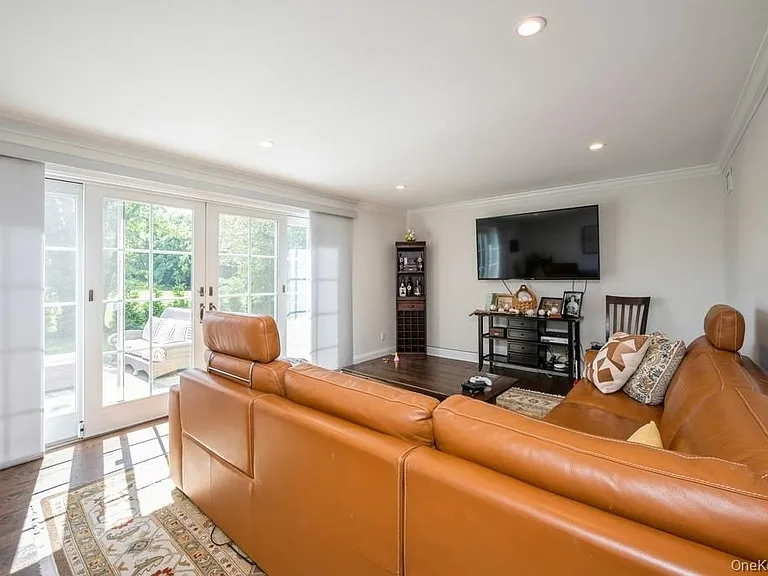 24 Sleepy Hollow Rd — Photo 13