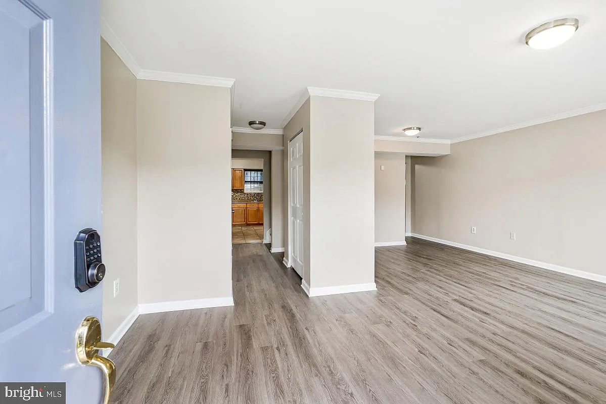 5816 N Holly Springs Dr — Photo 2