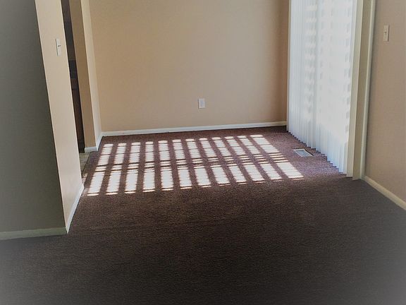 2nd image of 4806 Oakwood Trl