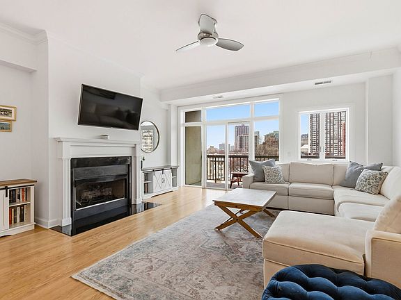 3rd image of 508 W Melrose St APT 6C