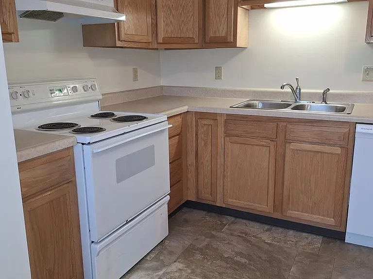 436 W Light St — Photo 20
