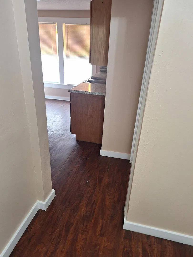 2 bedroom, 1 bath — Photo 3