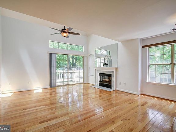 2nd image of 5915 Barbados Pl APT 201