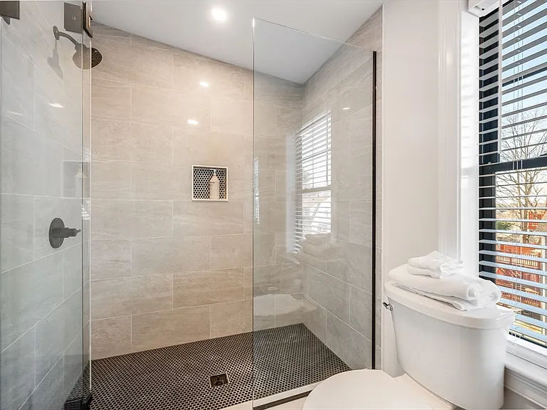 32 Perthshire Rd #2 — Photo 23