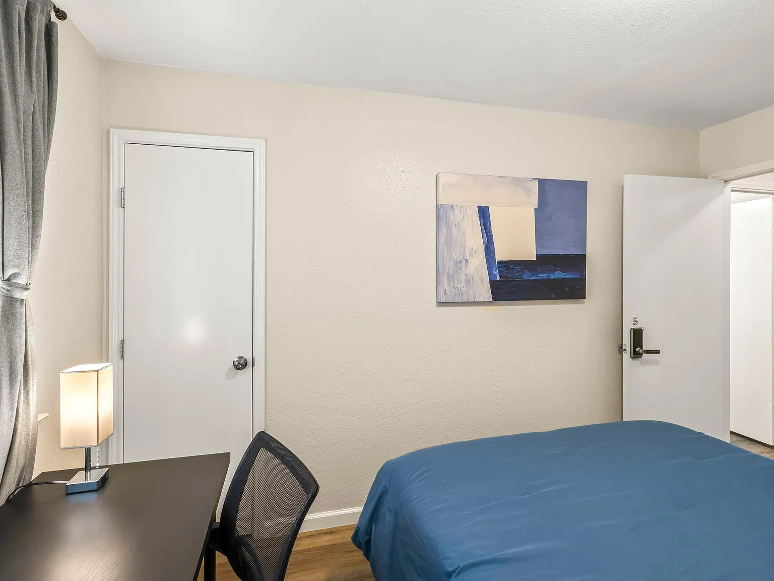 4 bed, 2.0 bath, 1200 sqft, $819 — Photo 2