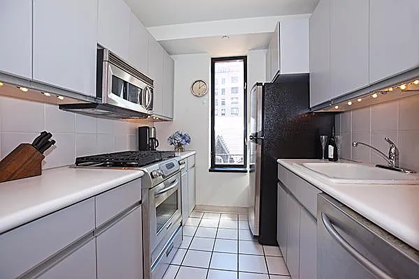 Sold by (Legacy) Elegran | media 32