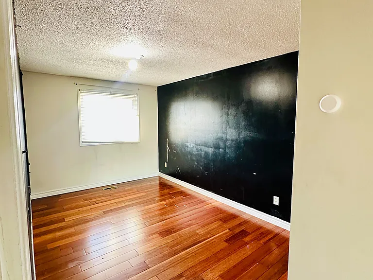 52 Moffatt Ave — Photo 35