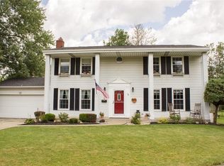 5 Kingswaye Dr, Williamsville, NY 14221