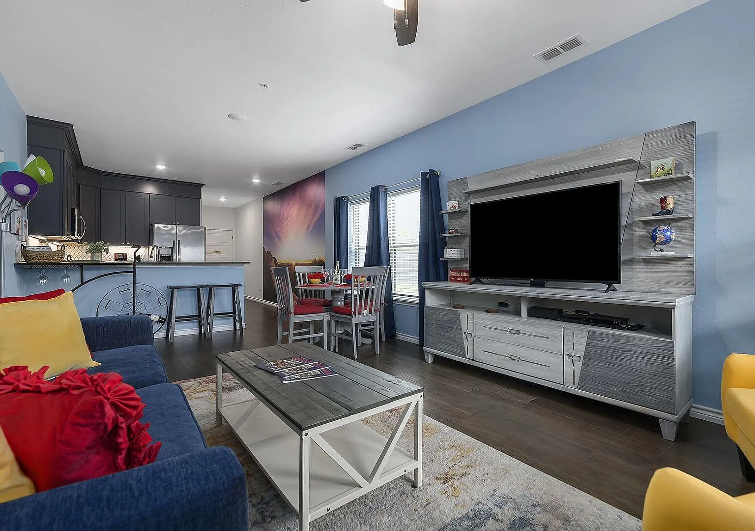 2 bed, 1200 sqft, $1,700 — Photo 2