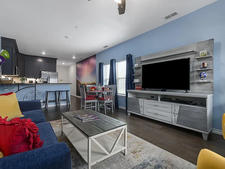 705 E Highway St — Photo 2