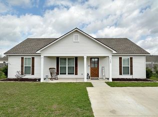 145 Cypress St, Ray City, GA 31645