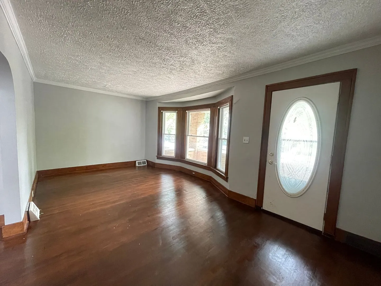 Spacious Three Bedroom Home with Office! NW Side — Photo 3