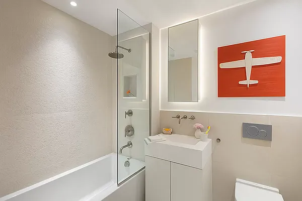 Rented by SERHANT. | media 10