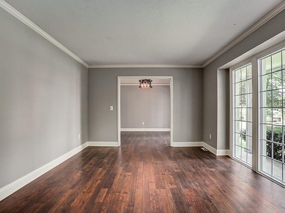 5th image of 10305 Eby St