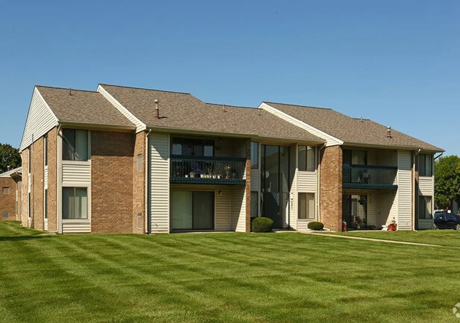 Waterside Apartments — Photo 1