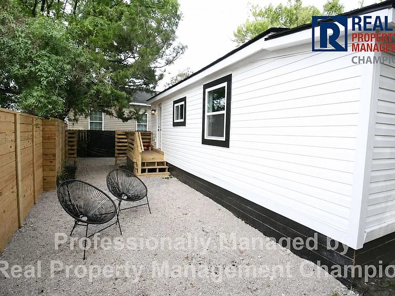 1109 Dock St — Photo 22