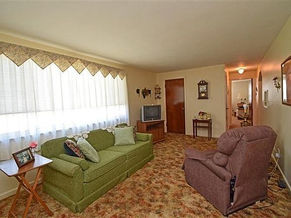 5th image of 4117 Hoffman Ave