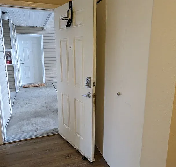 Wellesley Park Apartments — Photo 25