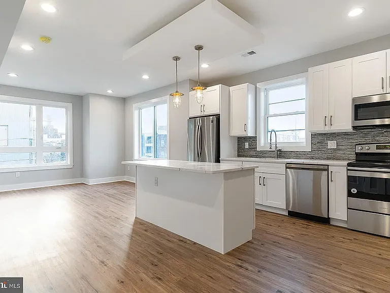 2101 E Huntingdon St #3 — Photo 1