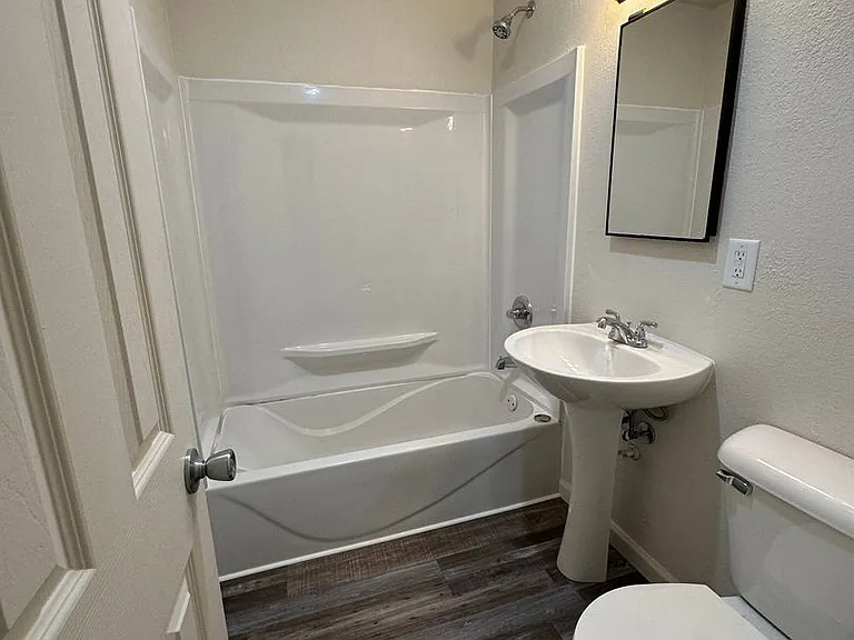 1755 Glendale Ave — Photo 9