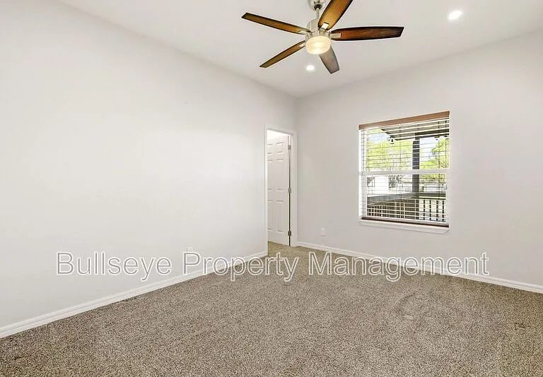 313 E 1/2 St N — Photo 16