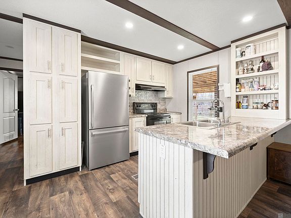 2nd image of 44041 Tom Rd