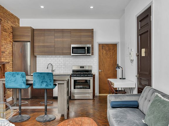 3rd image of 130 New York Ave APT 2